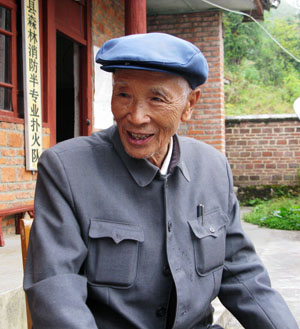 勤廉為民無(wú)止境 甘效春蠶吐盡絲