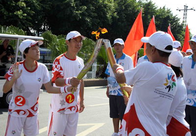 第五屆全國特奧運(yùn)動(dòng)會(huì)火炬?zhèn)鬟f首站開跑(圖)