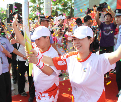 第五屆全國特奧運(yùn)動(dòng)會(huì)火炬?zhèn)鬟f首站開跑(圖)