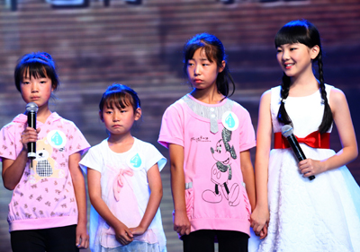 師徒共獻(xiàn)愛心(組圖)