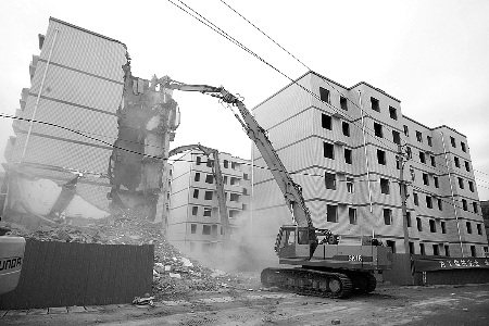 鄭州一級水源地違建樓盤部分被拆除