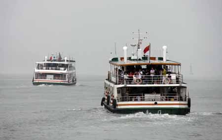 廈門突降陣雨 鼓浪嶼游客清涼旅行