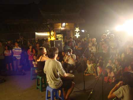 民謠樂隊上演大聯歡