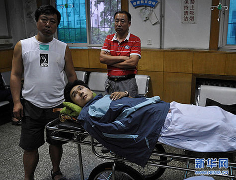 沈陽萬達廣場發(fā)生火災(zāi)致9死9傷 墻體爆裂(圖)