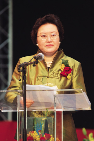 國(guó)際法院首位中國(guó)籍女法官薛捍勤宣誓就職