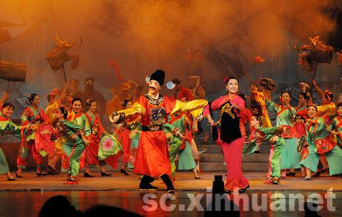 四川南充嘉陵江燈戲藝術節開幕