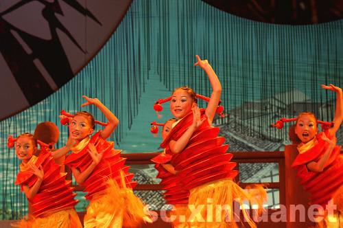 四川南充嘉陵江燈戲藝術(shù)節(jié)開幕