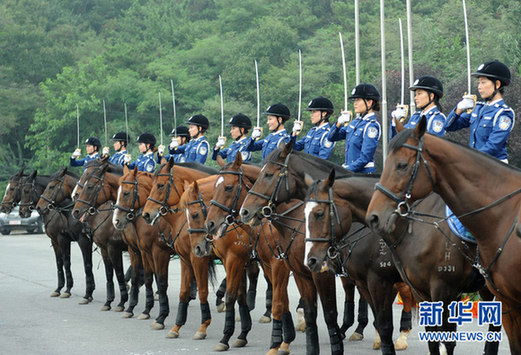 大連女騎警：橫刀立馬展英姿