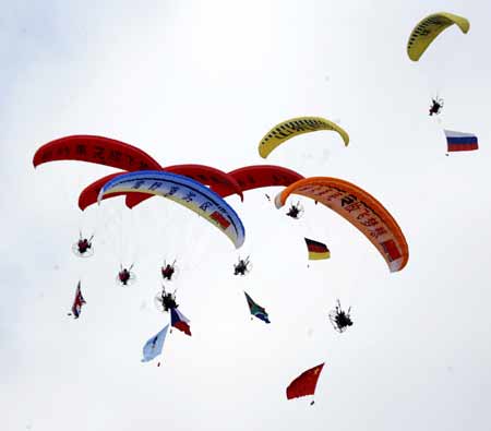 2010中國國際航空體育節(jié)表演精彩紛呈