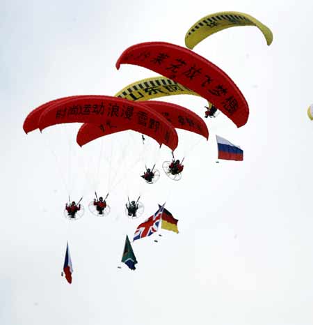 2010中國(guó)國(guó)際航空體育節(jié)表演精彩紛呈