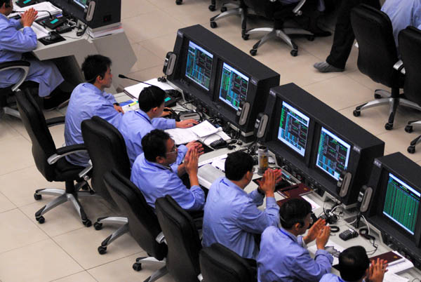 “嫦娥二號”第三次近月制動(dòng)成功完成(組圖)