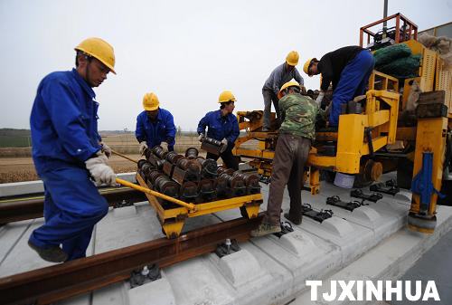 京滬高鐵鋪軌工作全面快速推進