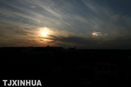 天津：晴空飄彩云