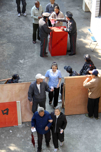 福州東門村部分村民不滿村務管理聯名罷免村干部