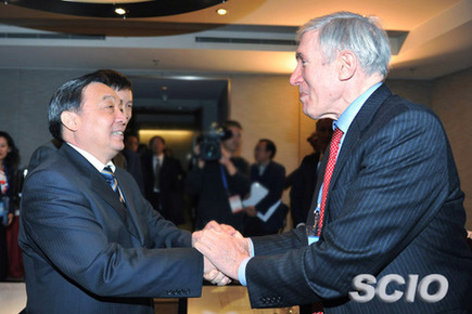 王晨會見美國副國務(wù)卿羅伯特·霍馬茨一行