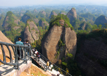 通道縣萬佛山景區(qū)開園試運(yùn)營(yíng)