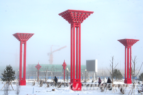 世博“中國館”造型燈柱亮相新疆托里