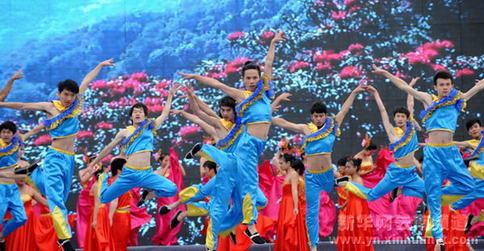 歡歌勁舞樂新平