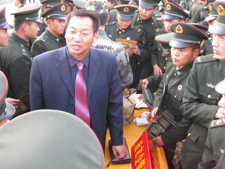 眾企業組團赴駐商某部隊“納賢”