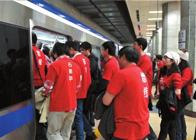 行為藝術(shù)倡導(dǎo)排隊