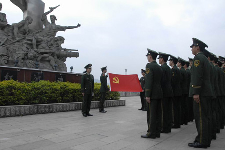 河口邊檢開展“一二.九”75周年黨旗宣誓活動