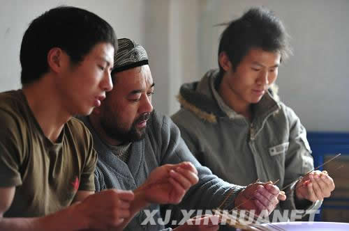 網絡紅人阿里木：30多萬串羊肉串串起的“慈善家”