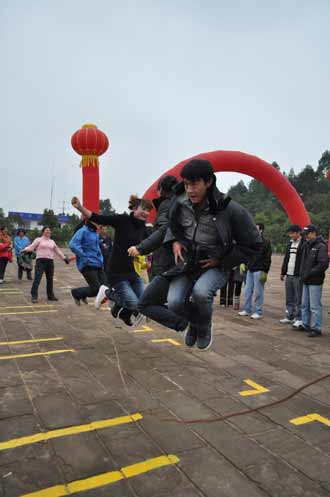 公交司機(jī)和動(dòng)物交朋友 減壓力（圖）