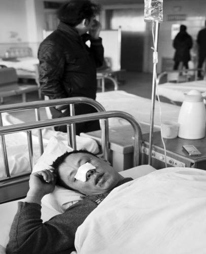 成都大霧137車追尾 司機質(zhì)疑為何不關(guān)高速(圖)