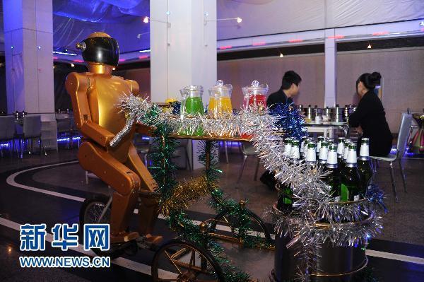 濟(jì)南出現(xiàn)機(jī)器人餐廳(組圖)