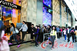 “零負團費”屢屢橫行 港澳購物游何時能降溫？