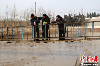 農業部副部長危朝安強調：抓好抗旱 全面開展春管