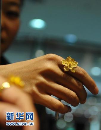 銀川千足金首飾“裸金”逼近每克400元