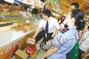 重慶家樂福銷售過期芝麻糖 標簽生產日期疑作假