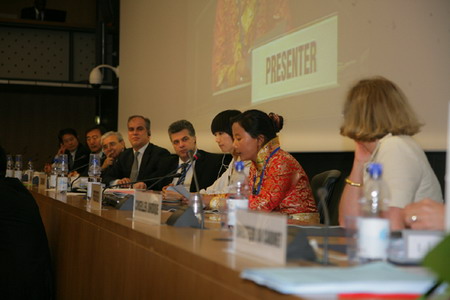 藏族鄉村女郵遞員尼瑪拉木：生命重要，信件也重要