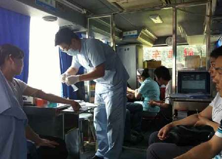 郭明義微博發(fā)獻(xiàn)血倡議 全國網(wǎng)友紛紛“力挺”