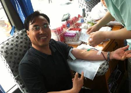 郭明義微博發(fā)獻(xiàn)血倡議 全國網(wǎng)友紛紛“力挺”