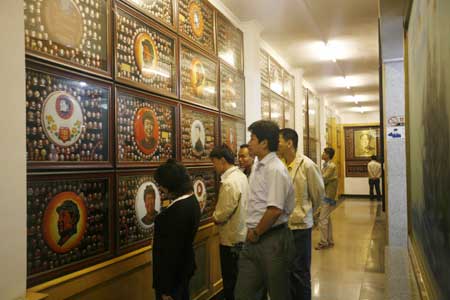 珍藏百萬的毛主席像章紀(jì)念館成為黨史教育基地