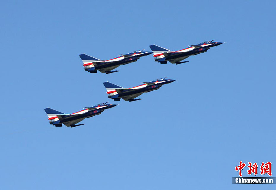 長(zhǎng)春首屆航空展中國(guó)三支飛行表演隊(duì)齊亮相
