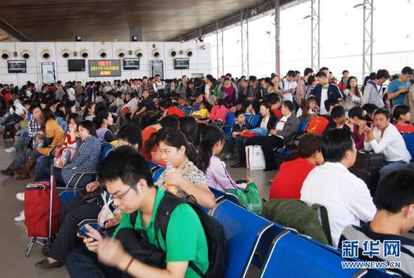 國慶長假將結束 各地迎來返程客流高峰