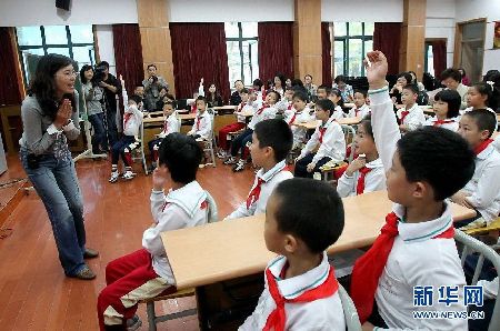 “性早熟”時(shí)代我們?cè)鯓咏逃⒆樱? style=