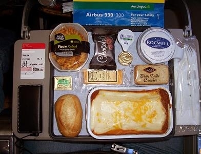 飛機上也有美食！看看各航空公司飛機餐