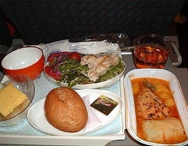 飛機上也有美食！看看各航空公司飛機餐