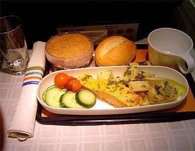 飛機上也有美食！看看各航空公司飛機餐