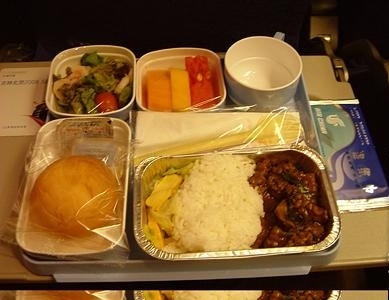 飛機上也有美食！看看各航空公司飛機餐