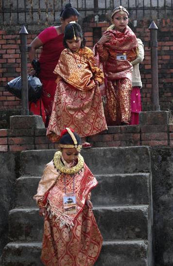 揭秘尼泊爾少女奇異的“果實婚禮”