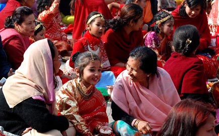 揭秘尼泊爾少女奇異的“果實婚禮”