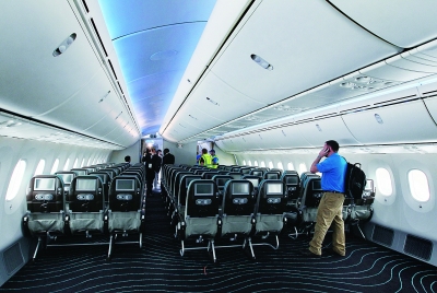 波音787亮相羊城 主打“夢(mèng)幻”搶客(組圖)