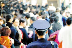 赴港客流井噴 10多萬人卡香港入境口