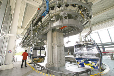 香港纜車再發(fā)事故 600乘客被困半空