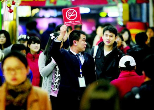 武漢頒布“禁煙令”17年 禁煙區(qū)仍煙霧繚繞(圖)